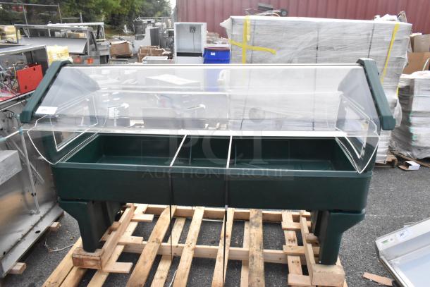 BRAND NEW Carlisle 660808 "Six Star" portable salad bar in forest green, open base, minor scratches; ideal for youth events.
