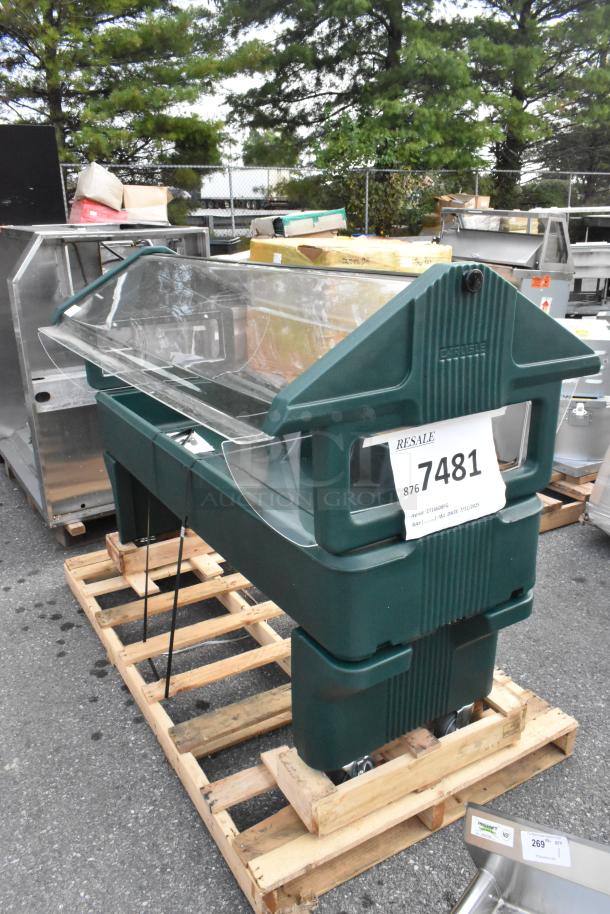 BRAND NEW Carlise 660808 Forest Green 6' "Six Star" Open Base Portable Youth Food/Salad Bar, minor scratches, on pallet.