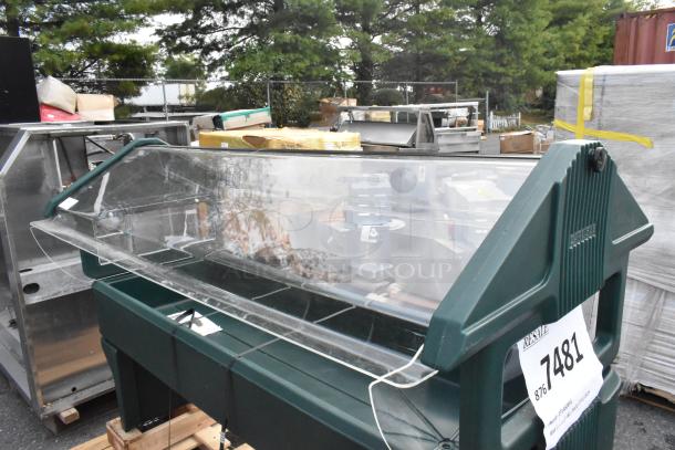 BRAND NEW SCRATCH AND DENT! Carlisle 660808 Forest Green 6' "Six Star" Open Base Portable Youth Food/Salad Bar.
