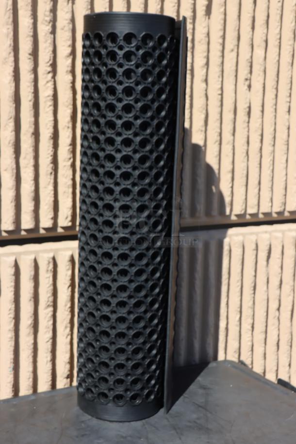 BRAND NEW Lavex 844LDM35BLKBEV 3' x 5' heavy-duty black rubber anti-fatigue diamond floor mat with beveled edge, 1/2" thick.