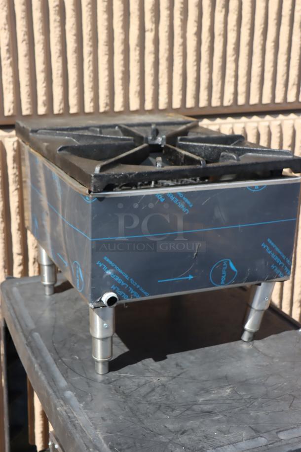 Town SR-24-G-SS Natural Gas Grate Top Stock Pot Range with bent legs, featuring a stainless steel body and durable grate.