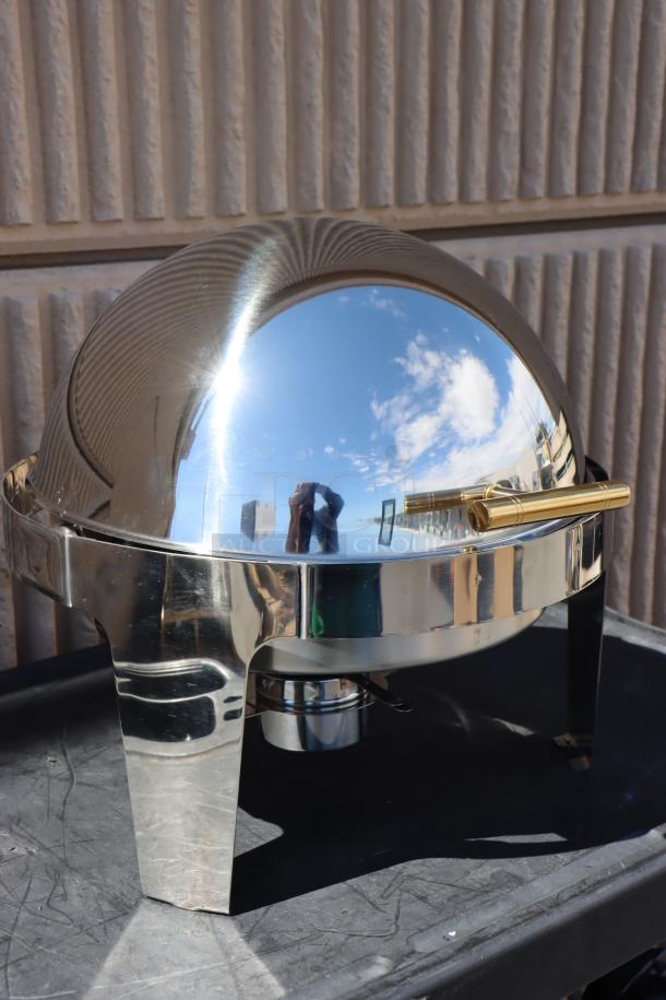 Acopa Supreme 6.5 Qt. Round Gold Accent Roll Top Chafer, model 922ec14. New with minor scratches.