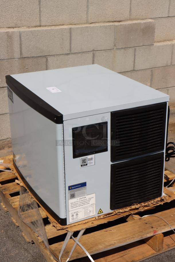 New Avantco Ice MC-H-530-A 30" air-cooled modular half cube ice machine, 500 lb capacity. Minor indentation on rear fins.