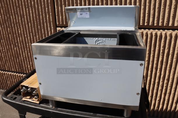 Regency Spec Line 600IB2424S 24"x24" underbar ice bin, 77 lb. capacity, legs, cross bracing, two bottle holders, bent backsplash.