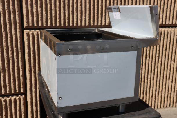 Regency Spec Line 600IB2424S 24" x 24" underbar ice bin, 77 lb. capacity, brand new with bent backsplash, legs included.