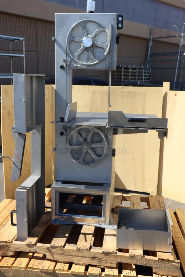 Avantco EMBS94SS 94" stainless steel vertical band meat saw, 3 hp, 220/240V, new condition, missing legs, serial 0400015524-177EMBS94SS.