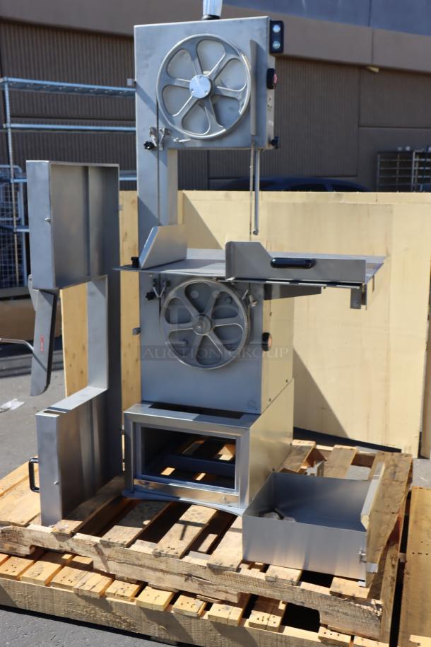 Brand new Avantco EMBS94SS 94" stainless steel vertical band meat saw, 3 hp, 220/240V, 3 Phase, missing legs, Serial: 0400015524-177EMBS94SS.