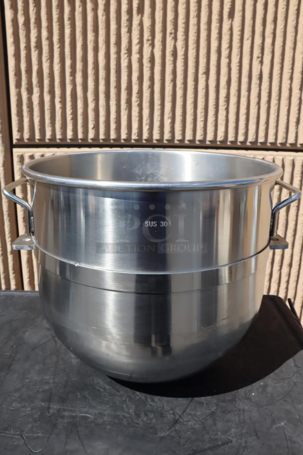 BRAND NEW Avantco 177MX60BOWL 60 Qt. 304 stainless steel mixing bowl, out of original packaging with minor scratches.
