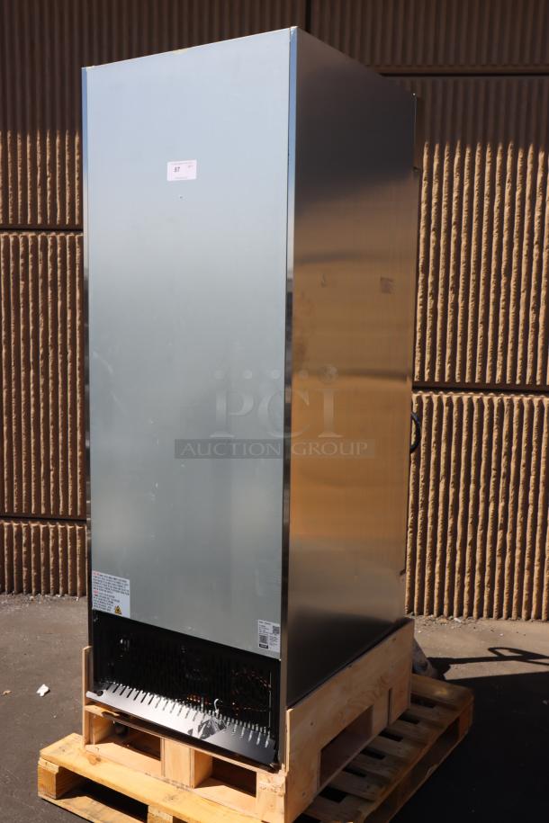 Brand new Avantco A-23R-HC 29" reach-in refrigerator, scratch-n-dent condition. 115V, 3.6A, 348W, serial 966176711 9033 2505.