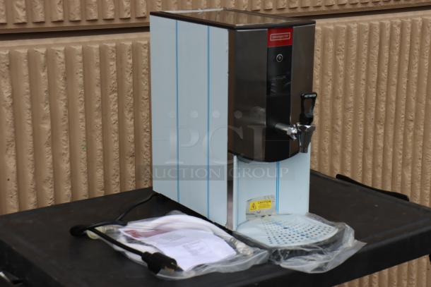 Brand new Grindmaster 2403-001 1.3-gallon hot water dispenser, 240V, 2900W. Missing original packaging, possible small pieces.