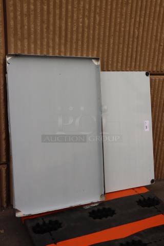 Regency 600ES3048G 30" x 48" stainless steel equipment stand, scratch-n-dent condition, with galvanized undershelf.