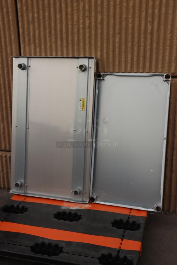 Brand new Regency 600ES3048G 30"x48" 16-gauge stainless steel equipment stand with galvanized undershelf. Scratch-n-dent condition.