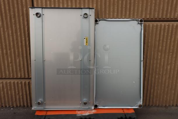 Regency 600ES3048G 30"x48" stainless steel equipment stand, scratch-n-dent, with galvanized undershelf, brand new condition.