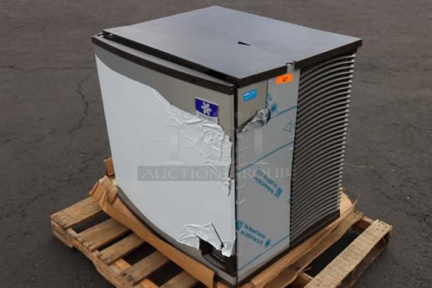 BRAND NEW SCRATCH-N-DENT Manitowoc IYT1200A-261 Indigo NXT 30" ice machine with cracked top, minor dents, 208-230V, 1213 lb capacity.