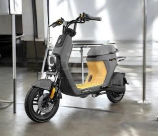Segway Ninebot C80 electric moped, 750W motor, 55.6V, superb condition, fully tested, yellow and gray, model from Segway Inc.