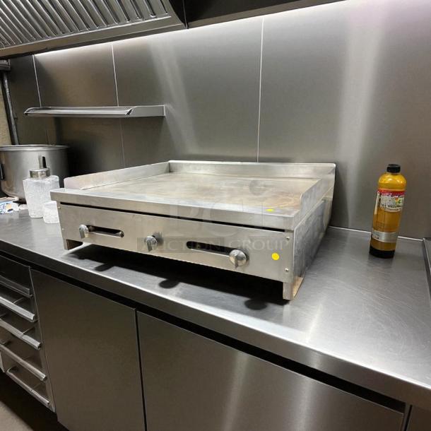 Stratus SMG36 Gas Griddle Flat Top Grill, 36", natural gas, superb condition, fully tested, stainless steel finish.
