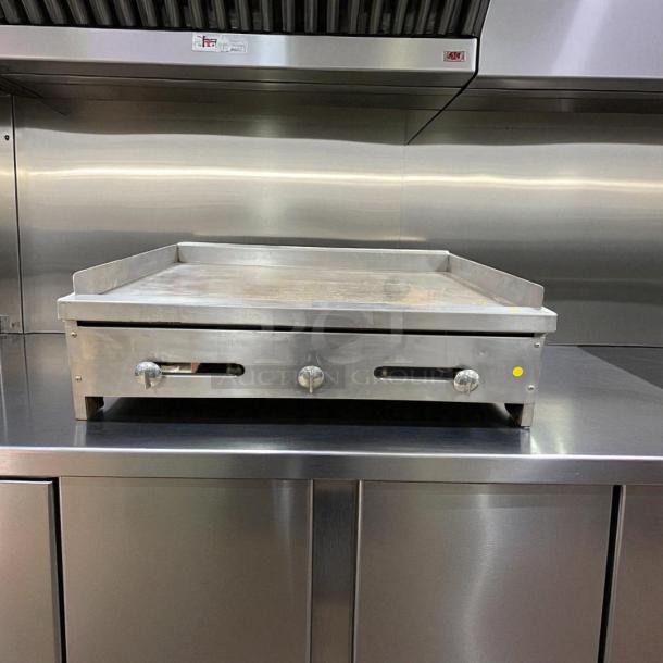 Stratus SMG36 Gas Griddle, 36", superb condition, stainless steel, dual control knobs, natural gas, fully tested.