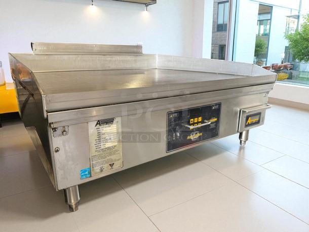 AccuTemp GGF1201A3650 steam griddle; superb condition, natural gas, 120V, fully tested, stainless steel, Fort Wayne, USA.