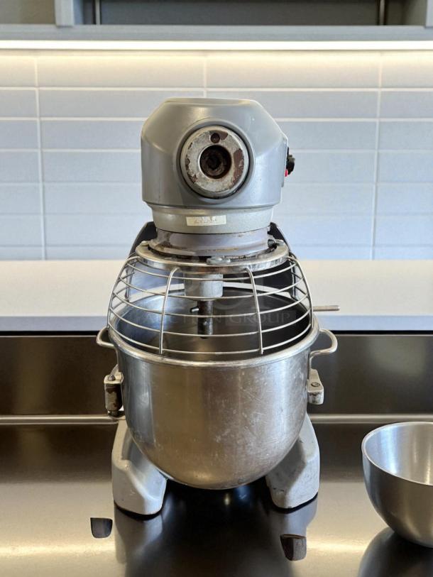 Hobart HL200 20-Quart Planetary Mixer, outstanding condition, 115V, stainless steel bowl, fully tested and working.