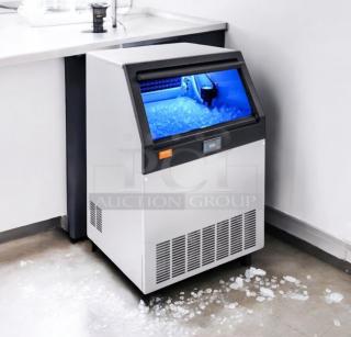 VEVOR commercial ice maker, model ZBJ50KGSYP70-5001V1, 110V, outstanding condition, fully tested and working.