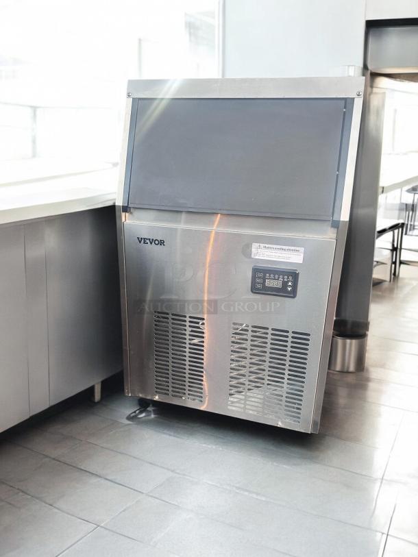 VEVOR ice making machine, model ZBJ50KGSYP70-5001V1, in outstanding condition, 110V, fully tested, stainless steel exterior.