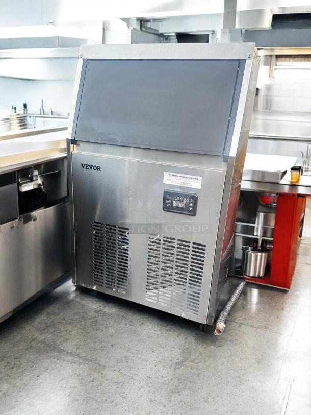VEVOR Ice Making Machine, Model ZBJ50KG SYP70-5001V1, 110V, stainless steel, excellent condition, fully tested.