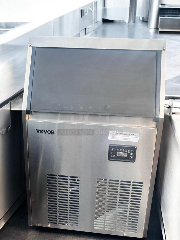 VEVOR Ice Making Machine, Model ZBJ50KGSYP70-5001V1, stainless steel, outstanding condition, tested, 110V, digital display.