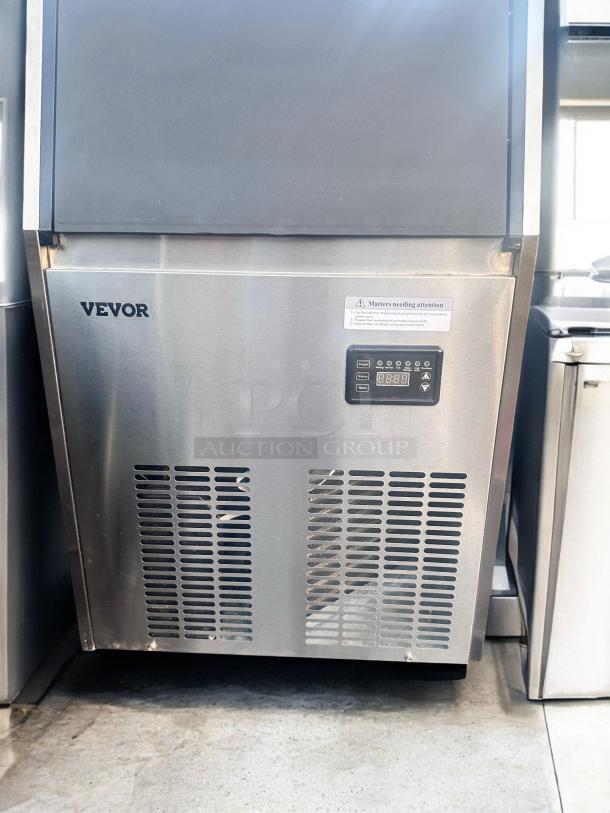 VEVOR commercial ice maker, model ZBJ50KGSYP70-5001V1, 110V, outstanding condition, digital display panel, tested and working.