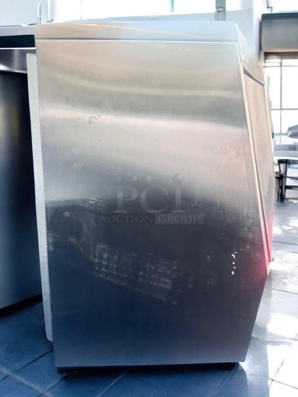 VEVOR Ice Making Machine, Model ZBJ50KG SYP70-5001V1, stainless steel, commercial use, outstanding condition.