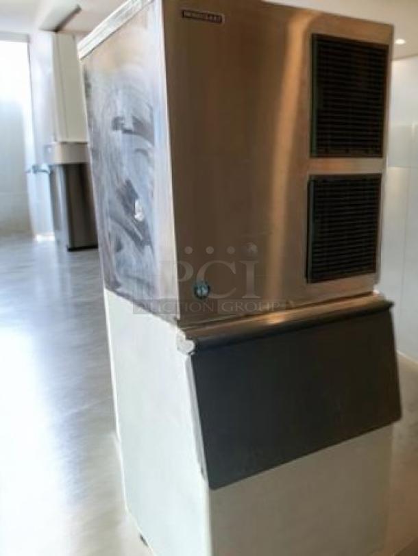 Hoshizaki KM-901MAJ ice maker in superb condition, stainless steel finish, 208-230V, fully tested and working.