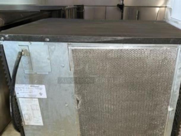 Manitowoc IY0906A-261D Indigo NXT air-cooled ice machine in superb condition, fully tested and working. Visible labels with model details.