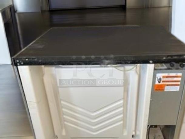 Manitowoc Ice Machine, Model IY0906A-261D, air-cooled, superb condition, 208/230V, fully tested, Indigo NXT Series.