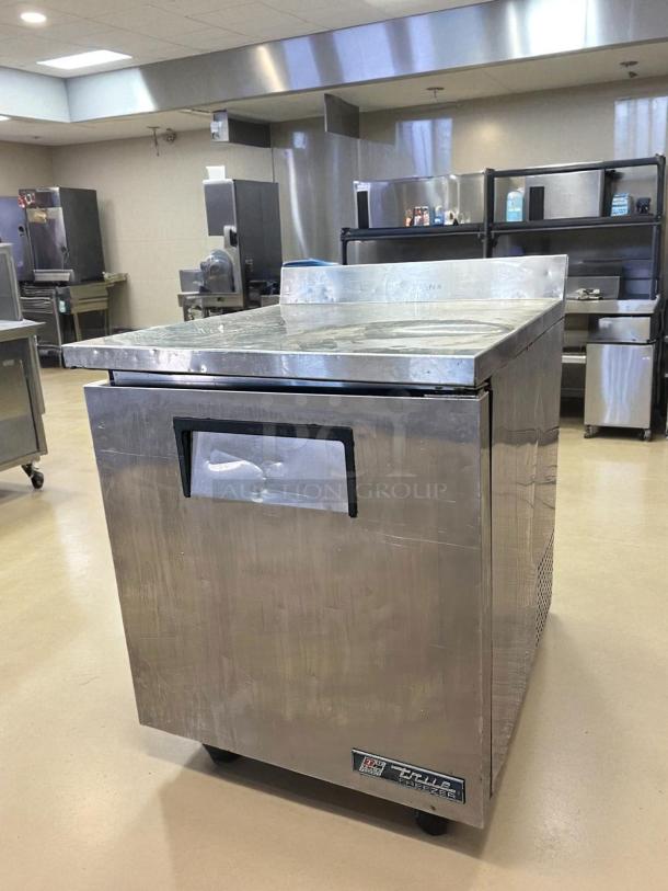 True TWT-27F-HC 28" worktop freezer, stainless steel, one section, right hinge door, excellent condition, fully tested.