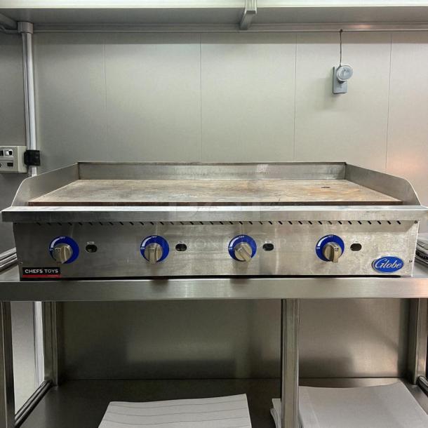Globe GG48G 48" gas griddle in excellent condition with manual controls, 1" steel plate, convertible, tested and working.