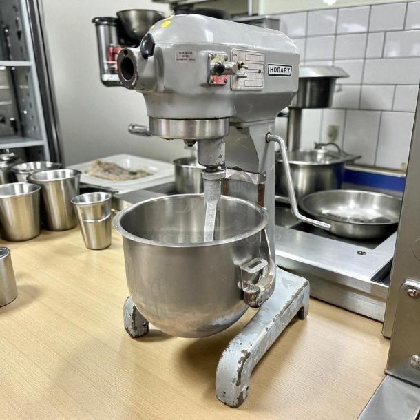 Hobart A200 20 QT dough mixer in great condition, 115V single phase, stainless steel bowl, and tested working status.