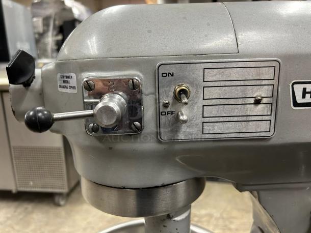 Hobart A200 20 QT dough mixer in great condition, 115 Volt, single phase. Features visible speed control and on/off switch.