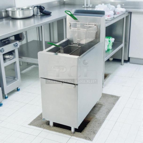 Dean SR152G gas fryer, 50 lb vat, floor model, excellent condition, natural gas, includes baskets, tested and working.