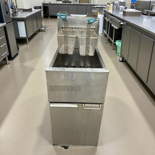 Dean SR152G gas fryer, 50 lb vat, floor model, natural gas, excellent condition, visible Dean branding, tested and working.