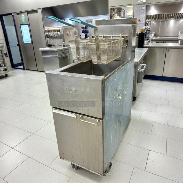 Dean SR152G Gas Fryer, 50 lb vat, floor model, natural gas, excellent condition, tested, durable stainless steel.
