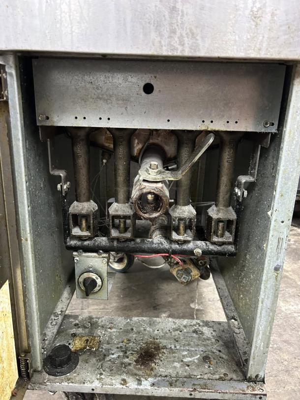 Dean SR152G gas fryer interior view, showing the burner assembly and wiring. Model tested, 50 lb vat, natural gas, floor model.