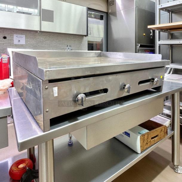 Stratus SMG36 36" gas griddle in excellent condition; tested, working, stainless steel, commercial use, flat top.