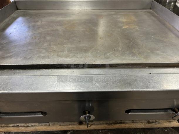 Stratus SMG36 36" griddle, excellent condition, gas-powered, flat top grill, tested and working, commercial use.