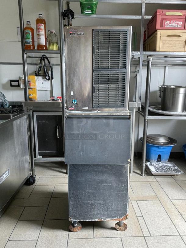 Hoshizaki KM-350MAJ 22" air-cooled crescent ice machine, 115V, tested, working, produces 489 lbs/day, slim design.