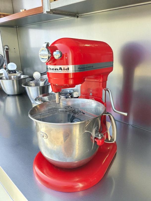 Red KitchenAid Professional 6000 HD KSM6573CCU stand mixer, 6-quart, tested and working, includes metal mixing bowl.