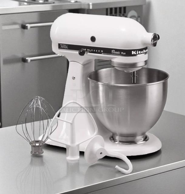 KitchenAid Classic 4.5qt Stand Mixer in white, includes mixing bowl and attachments, great condition, tested and working.