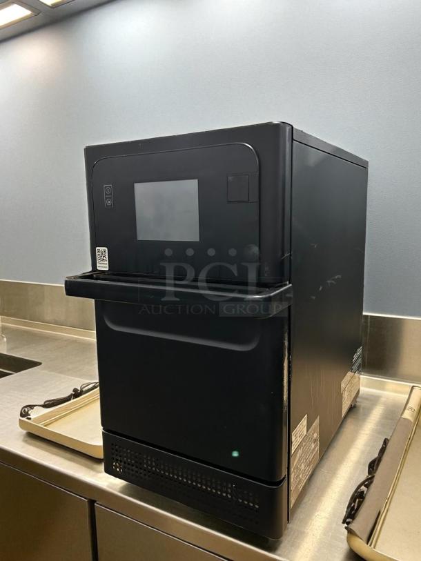 Merrychef eikon e2s Classic countertop oven in excellent condition, 208/240V, black, tested and working.
