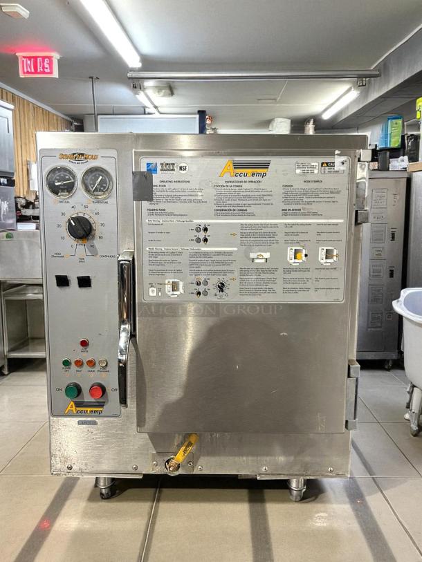 AccuTemp S62083D100 Steam&Hold 6 Pan Electric Convection Steamer, excellent condition, 208V, tested and working, floor model.