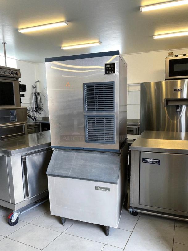 Blue Air Model BLMI-850A ice machine with bin in excellent condition, fully tested and working, 850 lb capacity.