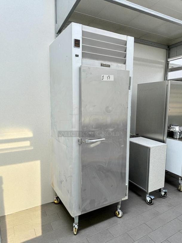 Traulsen G10010 23.43 cu ft reach-in refrigerator with solid door, in excellent condition, tested, and working.