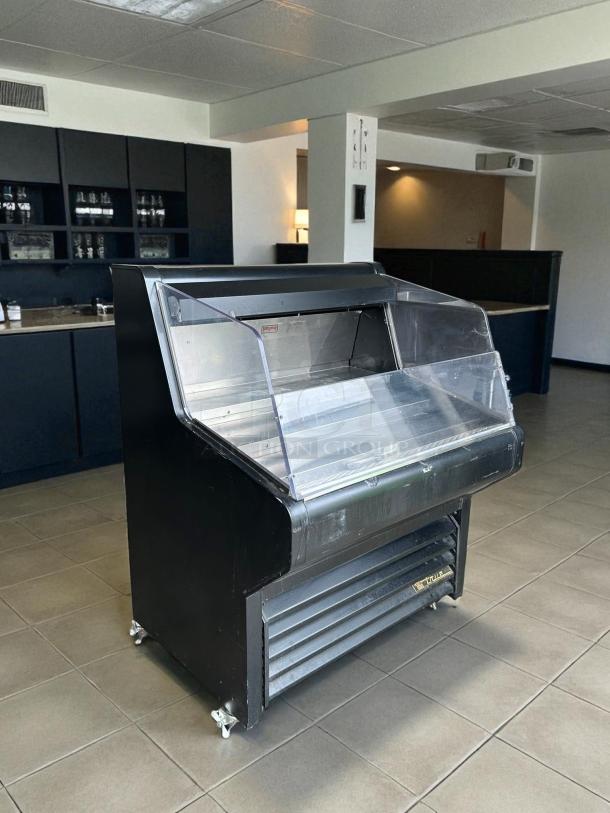 True THAC-36-HC-LD 36" open air cooler, 3 shelves, black finish, tested, working, great condition, 115v.